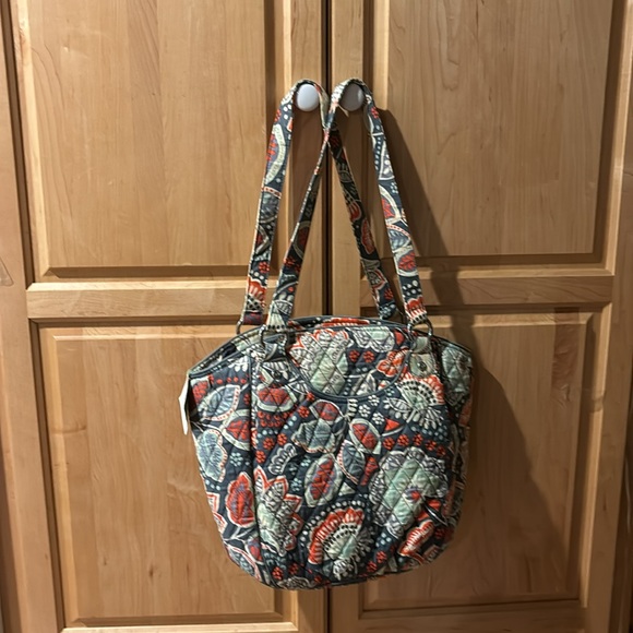 Vera Bradley Glenna Normadic shoulder, great size multiple pockets Brand New NWT - Picture 2 of 8